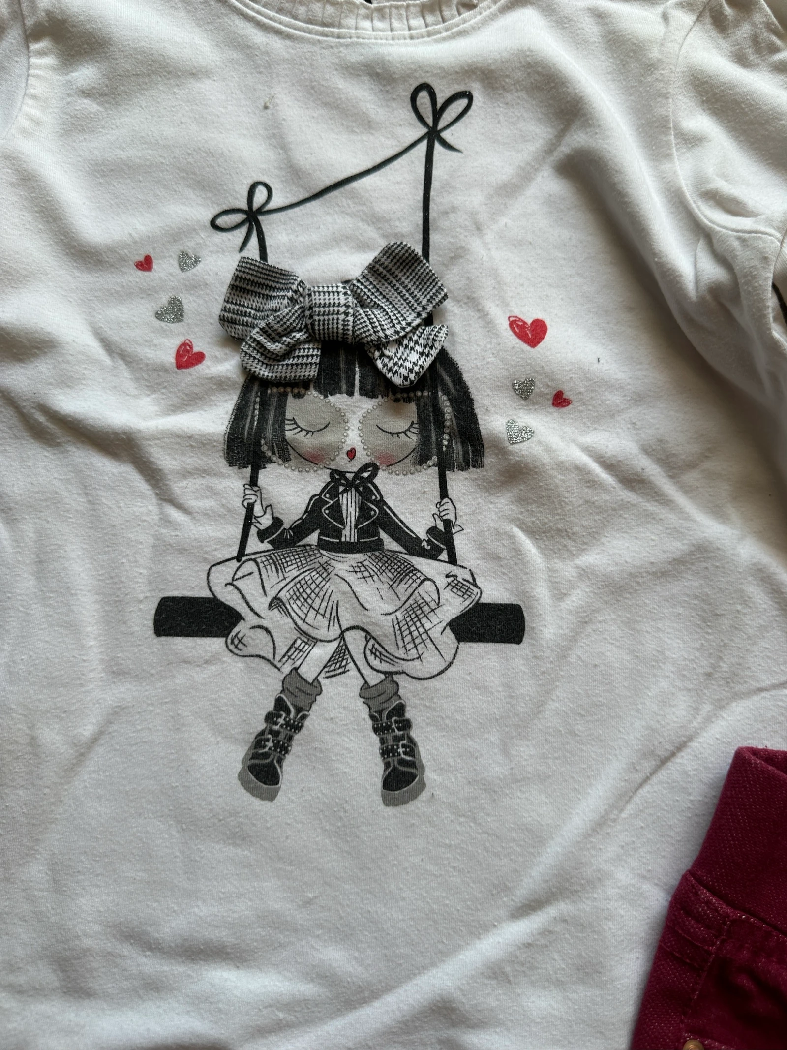 Conjunto para menina de 6 anos blusa branca com estampa + jegging bordô Kiabi – photo 4